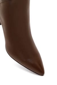 بوت زنانه چرم قهوه‌ای زیپ‌دار پاشنه‌نازک دری مد