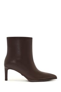 بوت زنانه چرم قهوه‌ای پاشنه‌نازک دری مد