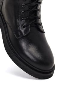 بوت زنانه چرم مشکی زیپ‌دار بنددار دری مد