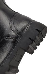 بوت زنانه چرم مشکی زیپ‌دار تخت‌ضخیم بنددار دری مد