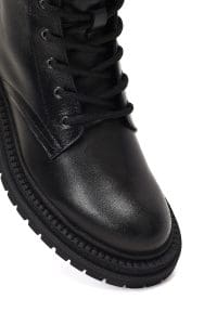 بوت زنانه چرم مشکی زیپ‌دار تخت‌ضخیم دری مد