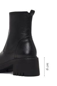 بوت زنانه چرم مشکی زیپ‌دار تخت‌ضخیم دری مد