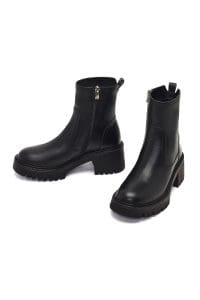 بوت زنانه چرم مشکی زیپ‌دار تخت‌ضخیم دری مد