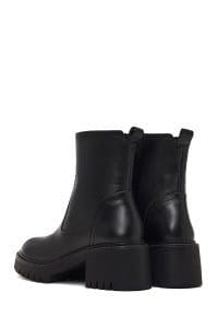 بوت زنانه چرم مشکی زیپ‌دار تخت‌ضخیم دری مد