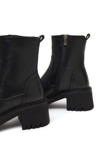 بوت زنانه چرم مشکی زیپ‌دار تخت‌ضخیم دری مد