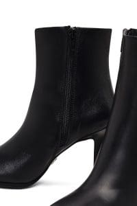 بوت زنانه چرم مشکی زیپ‌دار پاشنه‌بلند نازک دری مد