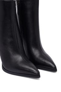 بوت زنانه چرم مشکی زیپ‌دار پاشنه‌بلند نازک دری مد