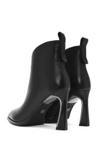 بوت زنانه چرم مشکی زیپ‌دار پاشنه‌دار دری مد