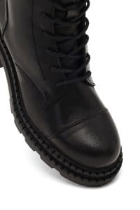 بوت زنانه چرم مشکی زیپ‌دار پاشنه‌ضخیم بنددار دری مد