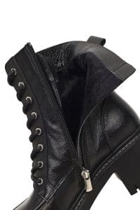 بوت زنانه چرم مشکی زیپ‌دار پاشنه‌ضخیم بنددار دری مد