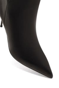 بوت زنانه چرم مشکی زیپ‌دار پاشنه‌نازک دری مد