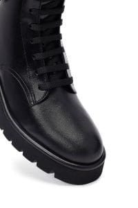 بوت زنانه چرم مشکی پاشنه‌بلند ضخیم زیپ‌دار دری مد