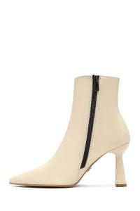 بوت زنانه چرم کرم زیپ‌دار پاشنه‌نازک دری مد