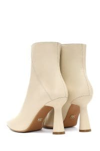 بوت زنانه چرم کرم زیپ‌دار پاشنه‌نازک دری مد