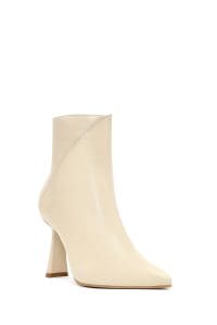 بوت زنانه چرم کرم زیپ‌دار پاشنه‌نازک دری مد