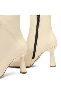 بوت زنانه چرم کرم زیپ‌دار پاشنه‌نازک دری مد