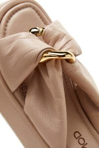 دمپایی زنانه چرمی بژ با جزئیات سگک دری مد