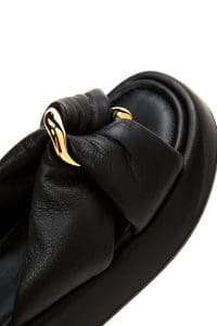 دمپایی زنانه چرمی مشکی با جزئیات سگک دری مد