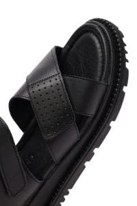 صندل زنانه مشکی چرم تخت بندی دری مد