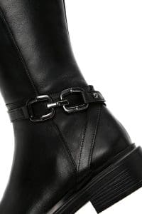 چکمه زنانه مشکی چرمی زیپ‌دار با تکه بند دری مد