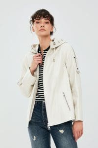 کاپشن چرمی بزرگ کلاهدار کرم زنانه جودیت دری مد