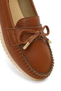 کفش لوفر زنانه خاکی چرمی بنددار دری مد