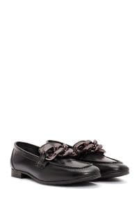 کفش لوفر زنانه مشکی چرمی با اکسسوری دری مد