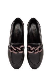 کفش لوفر زنانه مشکی چرمی با اکسسوری دری مد