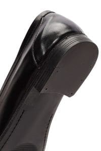 کفش لوفر زنانه مشکی چرمی با اکسسوری دری مد