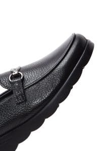 کفش لوفر زنانه مشکی چرمی بنددار پاشنه ضخیم دری مد