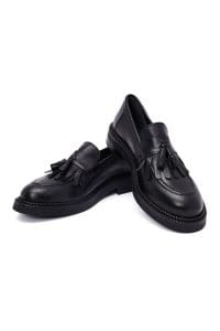 کفش لوفر زنانه مشکی چرمی ریشه‌دار دری مد