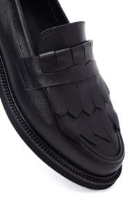 کفش لوفر زنانه مشکی چرمی ریشه‌دار دری مد