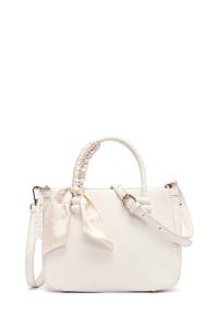 کیف زنانه دستی سفید بند بلند با اکسسوری دری مد