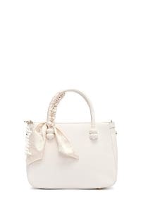 کیف زنانه دستی سفید بند بلند با اکسسوری دری مد