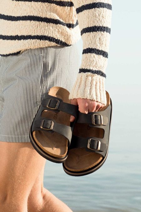 دمپایی مردانه نبوک زیتونی سگک‌دار دری مد