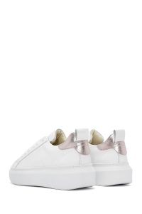 کتونی زنانه سفید با بند چرم دری مد