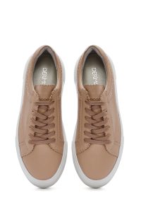 کتونی زنونه چرم بژ بنددار با زیره ضخیم دری مد