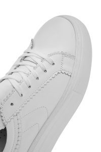 کتونی زنونه چرم سفید بنددار با زیره ضخیم دری مد