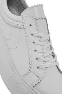 کتونی زنونه چرم سفید بنددار با زیره ضخیم دری مد