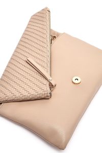 کیف کلاچ زنانه قهوه‌ای بند بلند زنجیری بافتی دری مد