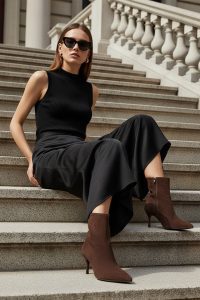 بوت جیر زنانه قهوه‌ای زیپ‌دار پاشنه نازک دری مد