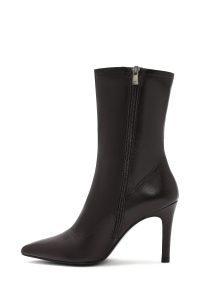 بوت زنانه قهوه‌ای چرمی پاشنه باریک زیپ‌دار دری مد