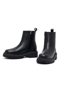 بوت چرمی زنانه مشکی زیپ‌دار زیره ضخیم دری‌مد