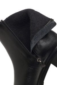 بوت چرمی زنانه مشکی زیپ‌دار پاشنه ضخیم کوتاه دری مد