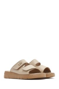 دمپایی راحتی زنانه چرم بژ دو بندی دری مد