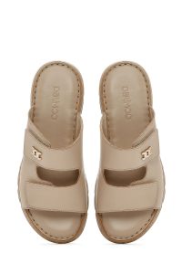 دمپایی راحتی زنانه چرم بژ دو بندی دری مد