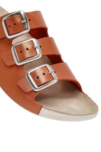 دمپایی راحتی زنانه چرم فلزی نارنجی سگک‌دار دری مد