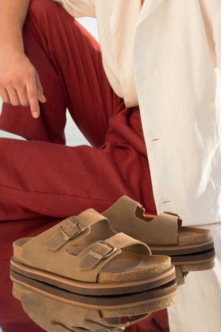 دمپایی نبوک مردانه بژ سگک‌دار دری مد