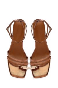 صندل زنانه برنزی متالیک پاشنه‌نازک کوتاه دری مد