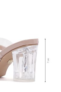 صندل زنانه بژ نگین‌دار شفاف پاشنه‌ضخیم دری مد